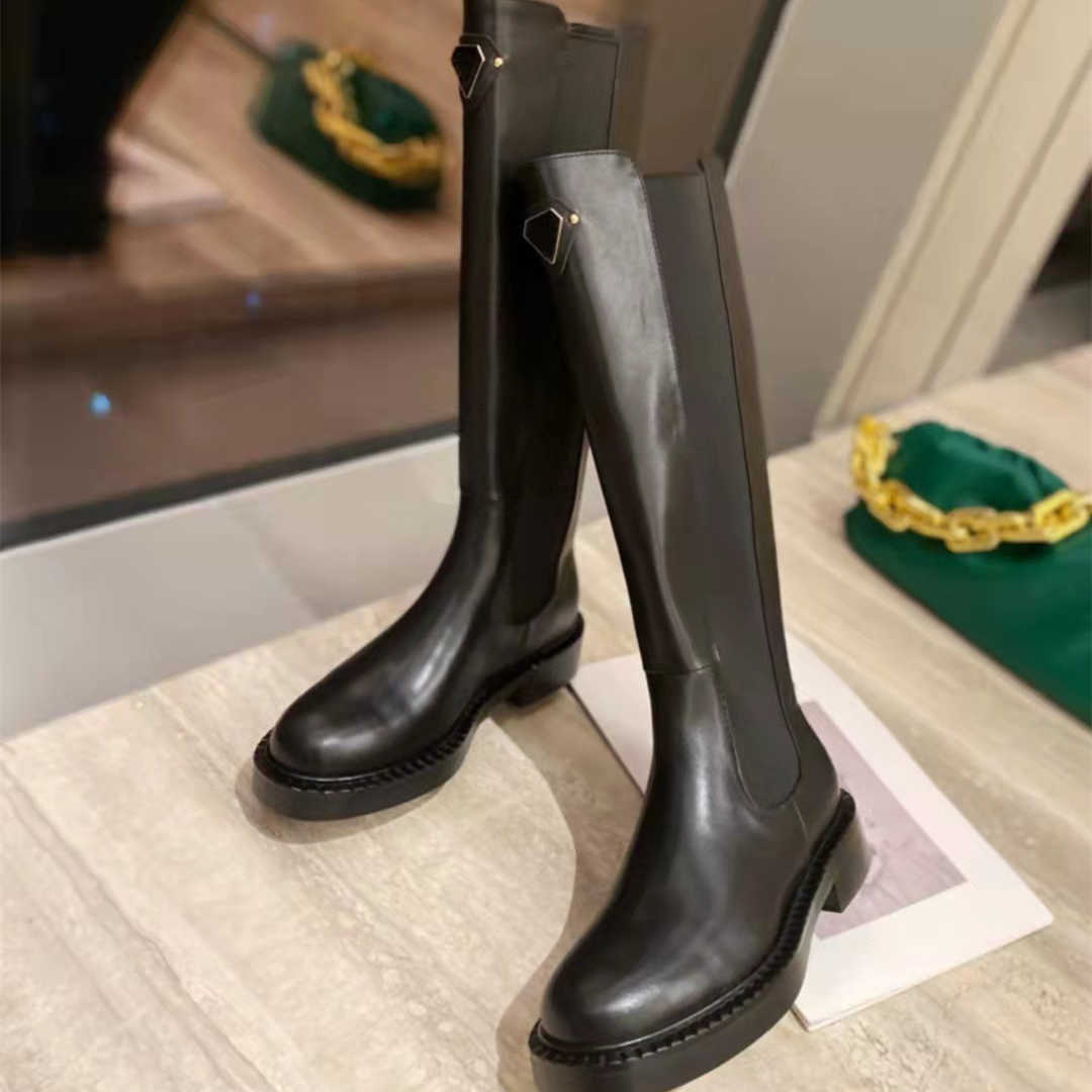 Boots 2021 Autum Luxury Designer Women Motorcycle Boots Comfortable Leather Elastic Fabric With Zipper Fashion Knee Height Booties Top Quality96, Color1
Boots 2021 Autum Luxury Designer Women Motorcycle Boots Comfortable Leather Elastic Fabric With Zipper Fashion Knee Height Booties Top Quality96, Color1