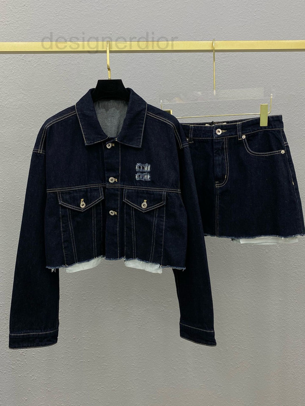 Women' Tracksuits designer Embroidered letter work clothes pocket tassels short denim coat fashionable and versatile girlish skirt age redu, 2# packing bag
Women' Tracksuits designer Embroidered letter work clothes pocket tassels short denim coat fashionable and versatile girlish skirt age redu, 2# packing bag