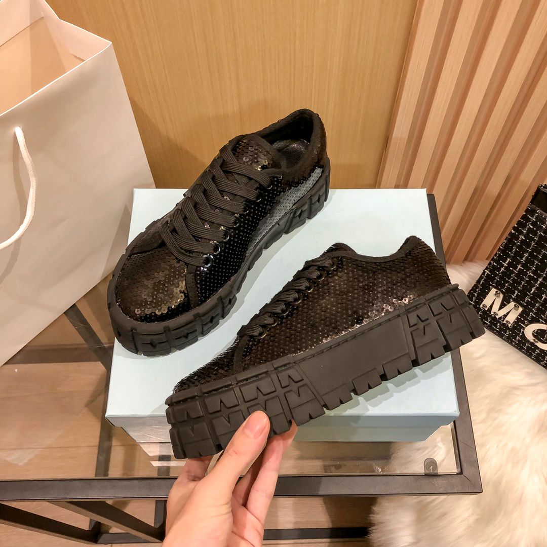 Wheel Prad Designer Double Sneakers Casual Shoes Nylon Gabardine Shoe Canvas Platform Trainers Sequin Solid Canvas Sneaker Met pailletten
Wheel Prad Designer Double Sneakers Casual Shoes Nylon Gabardine Shoe Canvas Platform Trainers Sequin Solid Canvas Sneaker Met pailletten