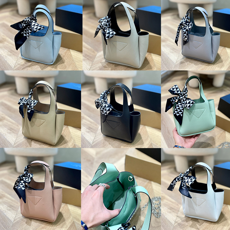 New Mini Tote Bags With Silk Scarves Underarm Bags Clips Ladies Designer Leather Clutch Bag Handbags Gift Box For Women Birthday Anniversary
New Mini Tote Bags With Silk Scarves Underarm Bags Clips Ladies Designer Leather Clutch Bag Handbags Gift Box For Women Birthday Anniversary
