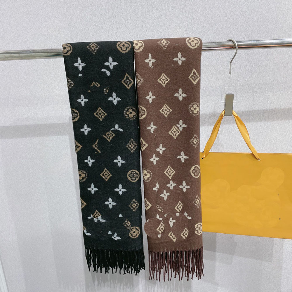 23ss 4color Luxury Brand Cashmere Scarves Women Winter Warm Shawls Wrap Letter Bufanda Thick Blanket Thicken Scarf Neckerchiefs
23ss 4color Luxury Brand Cashmere Scarves Women Winter Warm Shawls Wrap Letter Bufanda Thick Blanket Thicken Scarf Neckerchiefs