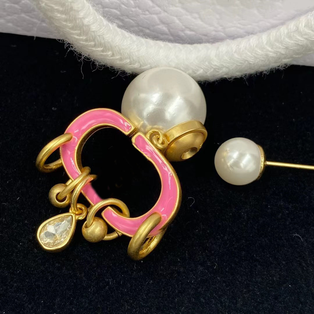 2022 New Pink Enamel Letter Pendant Charm Single Earring Brass Material 925 Silver Post Luxury Designer Earrings Women's Party Gift Jewelry
2022 New Pink Enamel Letter Pendant Charm Single Earring Brass Material 925 Silver Post Luxury Designer Earrings Women's Party Gift Jewelry