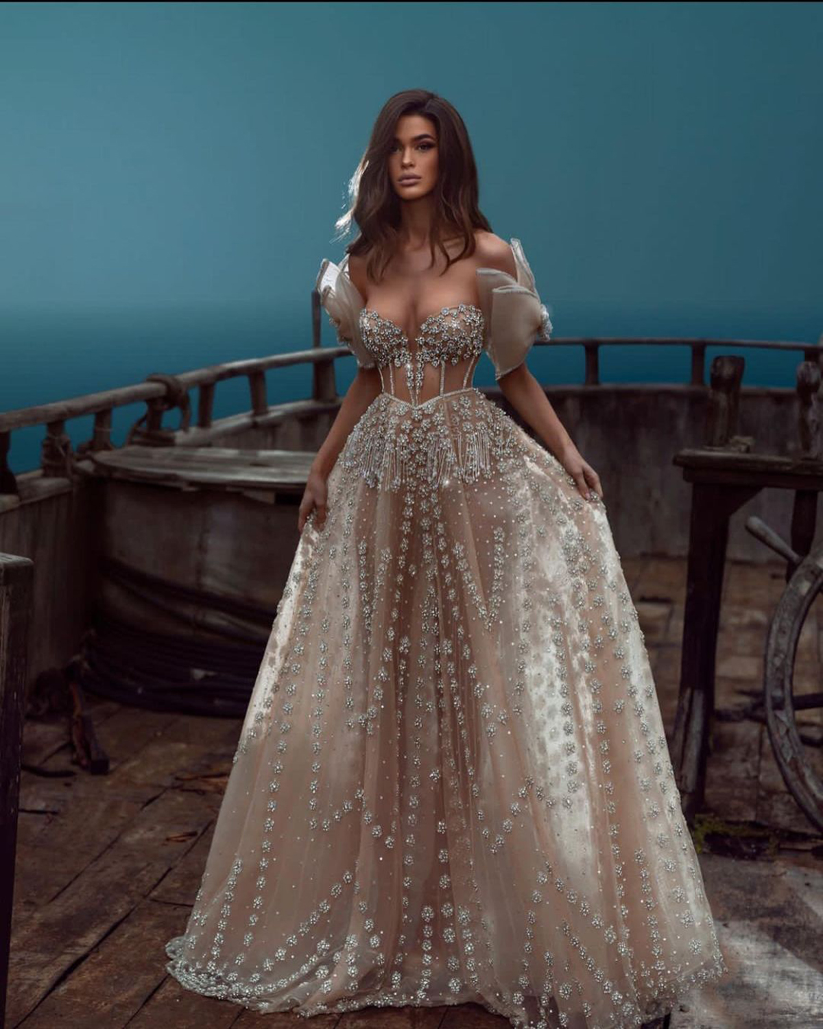 Luxurious Beads Wedding Dress Sexy Sweetheart Illusion Crystal Arabic A Line Bridal Gowns Robe Custom Made Formal Dress