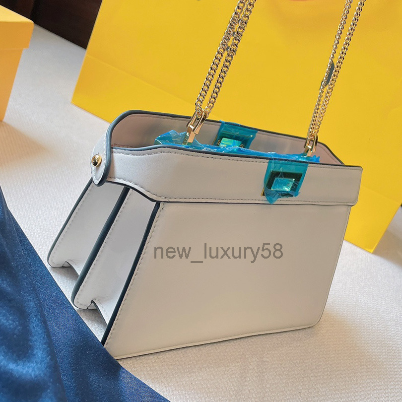 High-quality leather shoulder bag with internal compartments Retro style women's cross-body Bags simple design square Purse with gold chain
High-quality leather shoulder bag with internal compartments Retro style women's cross-body Bags simple design square Purse with gold chain