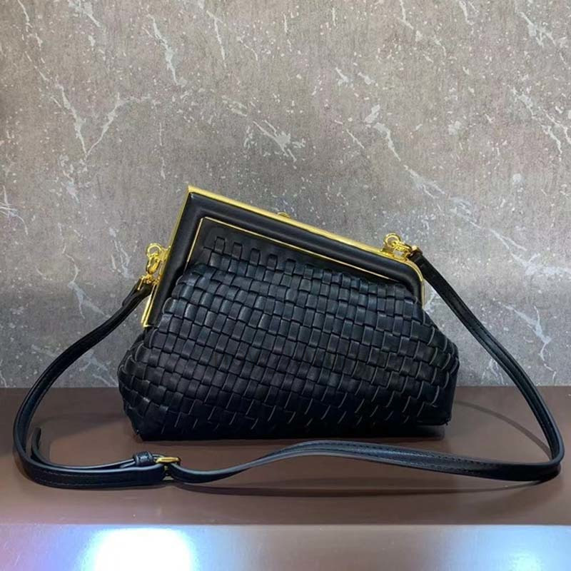 Newest Luxury Designer Cross body Bag Removable strap Women Handbags Lady Cowhide Clutch Leather Weave Fashion Shoulder Bags Woman E
Newest Luxury Designer Cross body Bag Removable strap Women Handbags Lady Cowhide Clutch Leather Weave Fashion Shoulder Bags Woman E