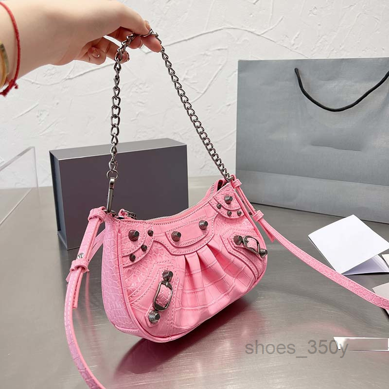 Evening Bags Crossbooy Half Moon Bag Rivet Shoulder Armpit Bags Women Crescent Bag Alligator Chain Purse Sheepskin Genuine Leather Fashion
Evening Bags Crossbooy Half Moon Bag Rivet Shoulder Armpit Bags Women Crescent Bag Alligator Chain Purse Sheepskin Genuine Leather Fashion