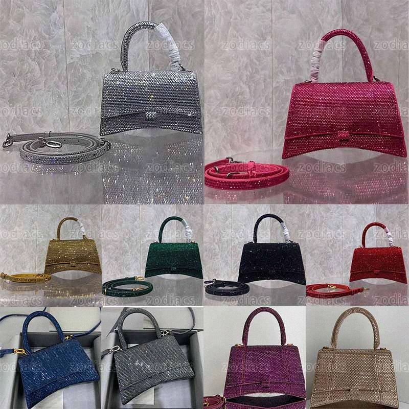 Cross Body HOURGLASS XS handbag with rhinestones crossbody bag grey suede calfskin bag denim silver hardware sparkly Diamante handbags designer luxurys tote D2Aq#
Cross Body HOURGLASS XS handbag with rhinestones crossbody bag grey suede calfskin bag denim silver hardware sparkly Diamante handbags designer luxurys tote D2Aq#