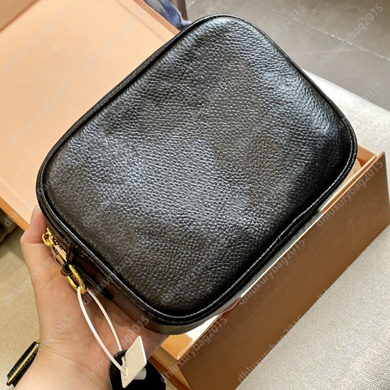 Embossed Flower Crosssbody Black Shoulder Bags Unisex Cross Body Zipper Coin Purse Business Wallets Leather Classsic Letter Handbag Fashion Vintage Top Designer, Increase freight
Embossed Flower Crosssbody Black Shoulder Bags Unisex Cross Body Zipper Coin Purse Business Wallets Leather Classsic Letter Handbag Fashion Vintage Top Designer, Increase freight