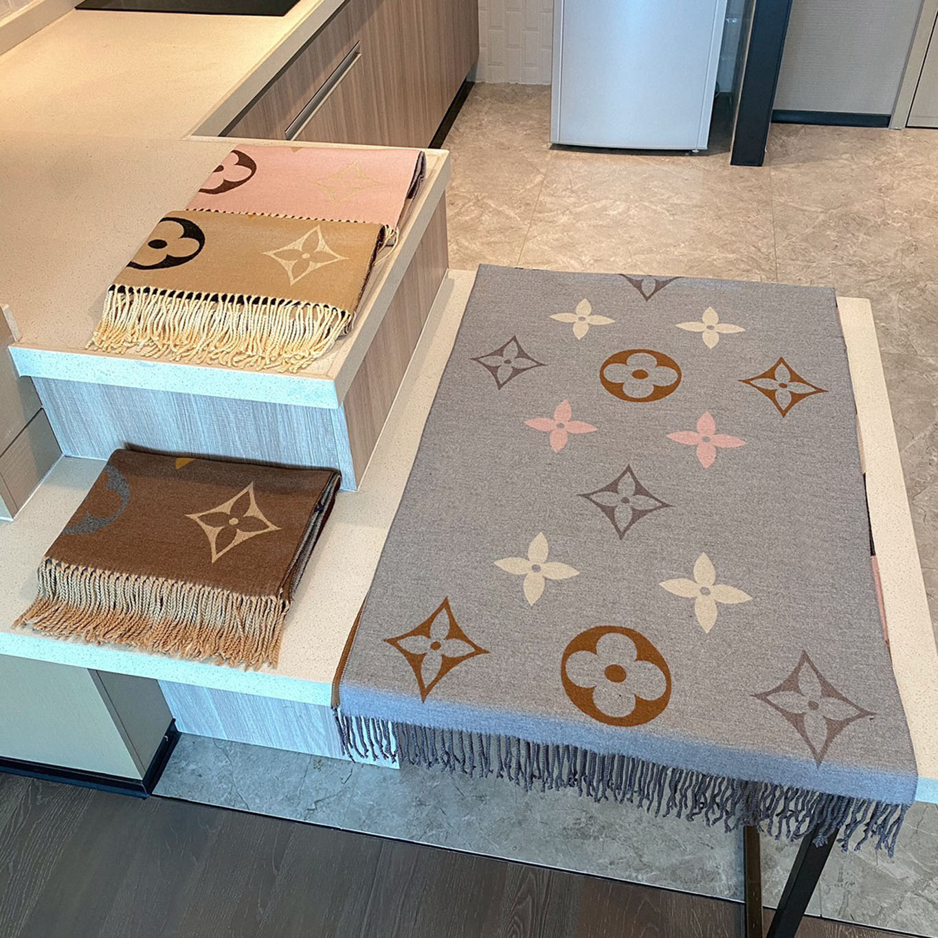 23ss 4color Fashion Winter Woolen Scarves Plain Pashmina Shawl Lady Solid Color Soft Warm Twill Wool Scarves
23ss 4color Fashion Winter Woolen Scarves Plain Pashmina Shawl Lady Solid Color Soft Warm Twill Wool Scarves