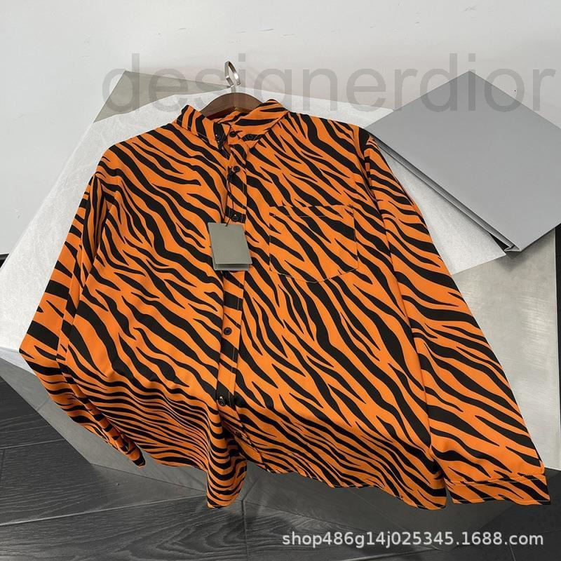 Men' Casual Shirts designer Genuine Family B spring new year of the tiger series orange long sleeve casual Lapel shirt for men and women CR6W, 2# packing bag
Men' Casual Shirts designer Genuine Family B spring new year of the tiger series orange long sleeve casual Lapel shirt for men and women CR6W, 2# packing bag