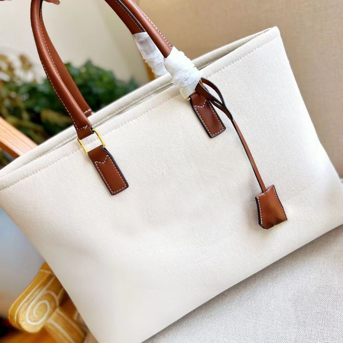 2023 new designer bags monogrammed canvas Beach shopping large capacity hand Bill of lading shoulder tote bag, Khaki canvas bag
2023 new designer bags monogrammed canvas Beach shopping large capacity hand Bill of lading shoulder tote bag, Khaki canvas bag