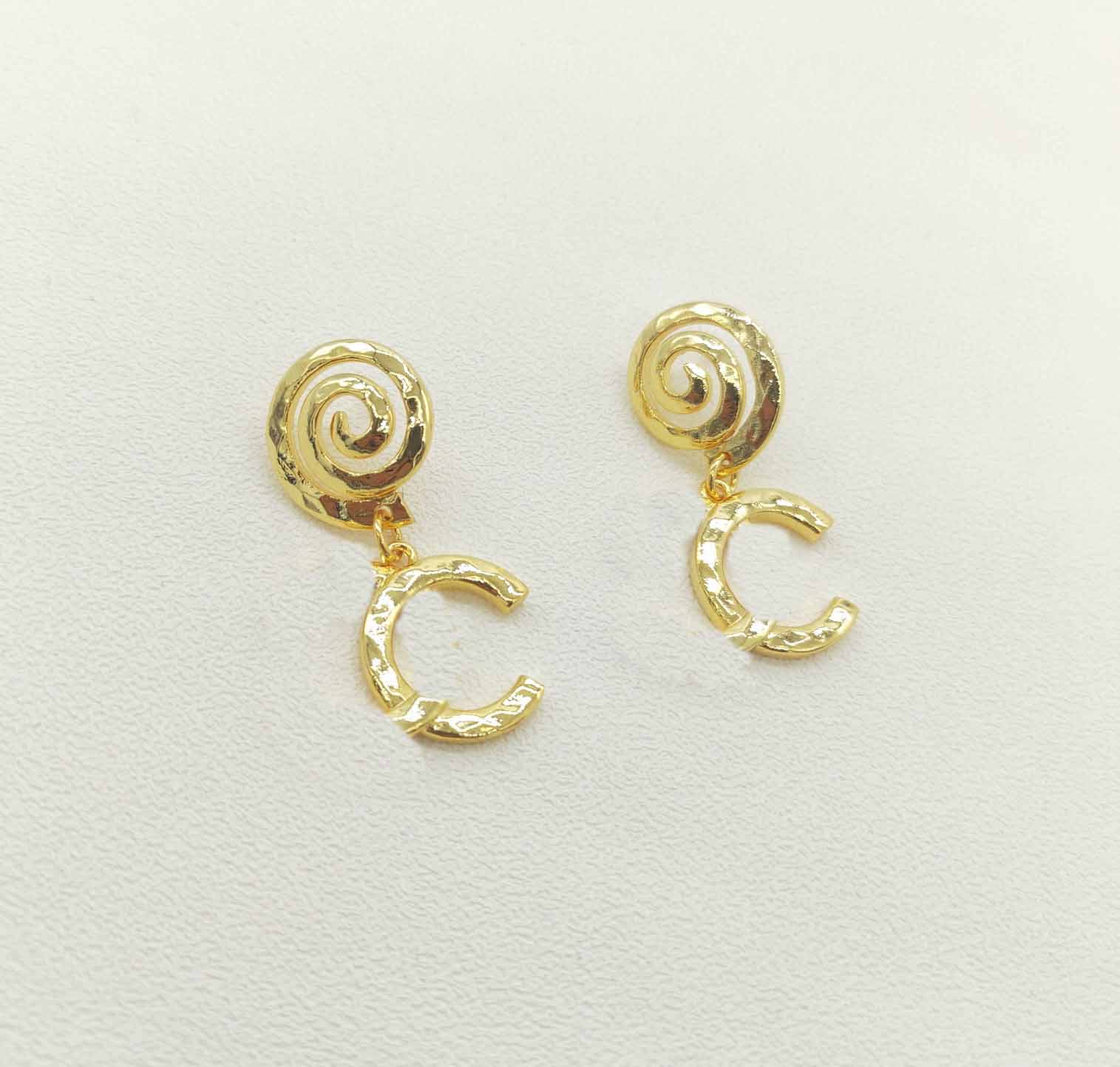 2022 Top quality Charm simple design stud earring round shape in 18k gold plated have box stamp PS7157A
2022 Top quality Charm simple design stud earring round shape in 18k gold plated have box stamp PS7157A