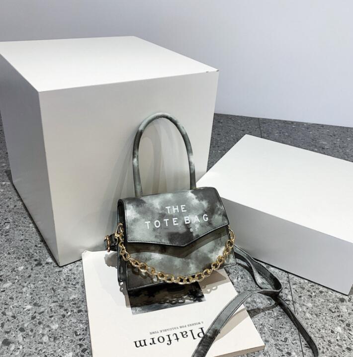 New Women's Handbag Popular Blooming Gradient Color Flap Small Square Bag Fashion Letter Chain Shoulder Messenger Bags, As pic
New Women's Handbag Popular Blooming Gradient Color Flap Small Square Bag Fashion Letter Chain Shoulder Messenger Bags, As pic