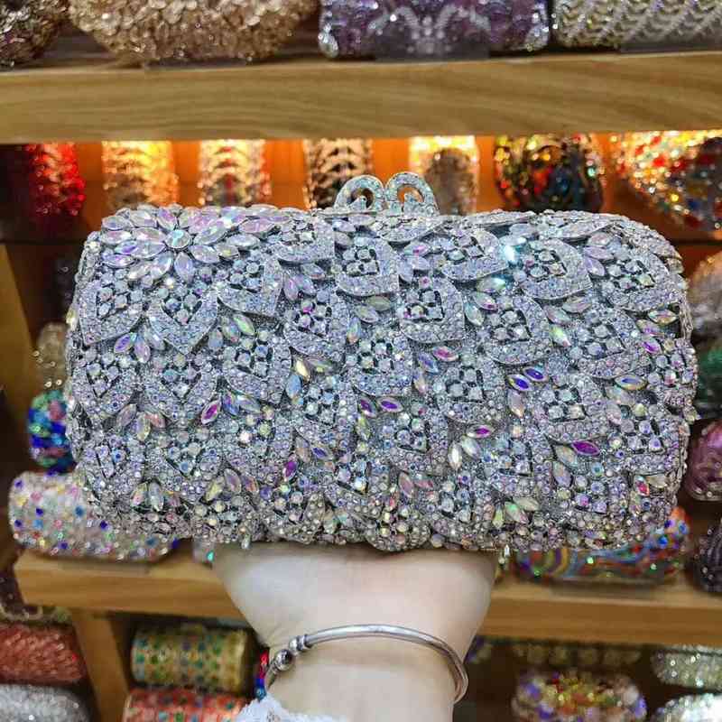 Women Silver Flower Clutch Crystal Evening Party Bags Hollow Hard Case Wedding Clutches Purses Bridal Rhinestone Handbags Gift J220719, The color is the same as the picture
Women Silver Flower Clutch Crystal Evening Party Bags Hollow Hard Case Wedding Clutches Purses Bridal Rhinestone Handbags Gift J220719, The color is the same as the picture