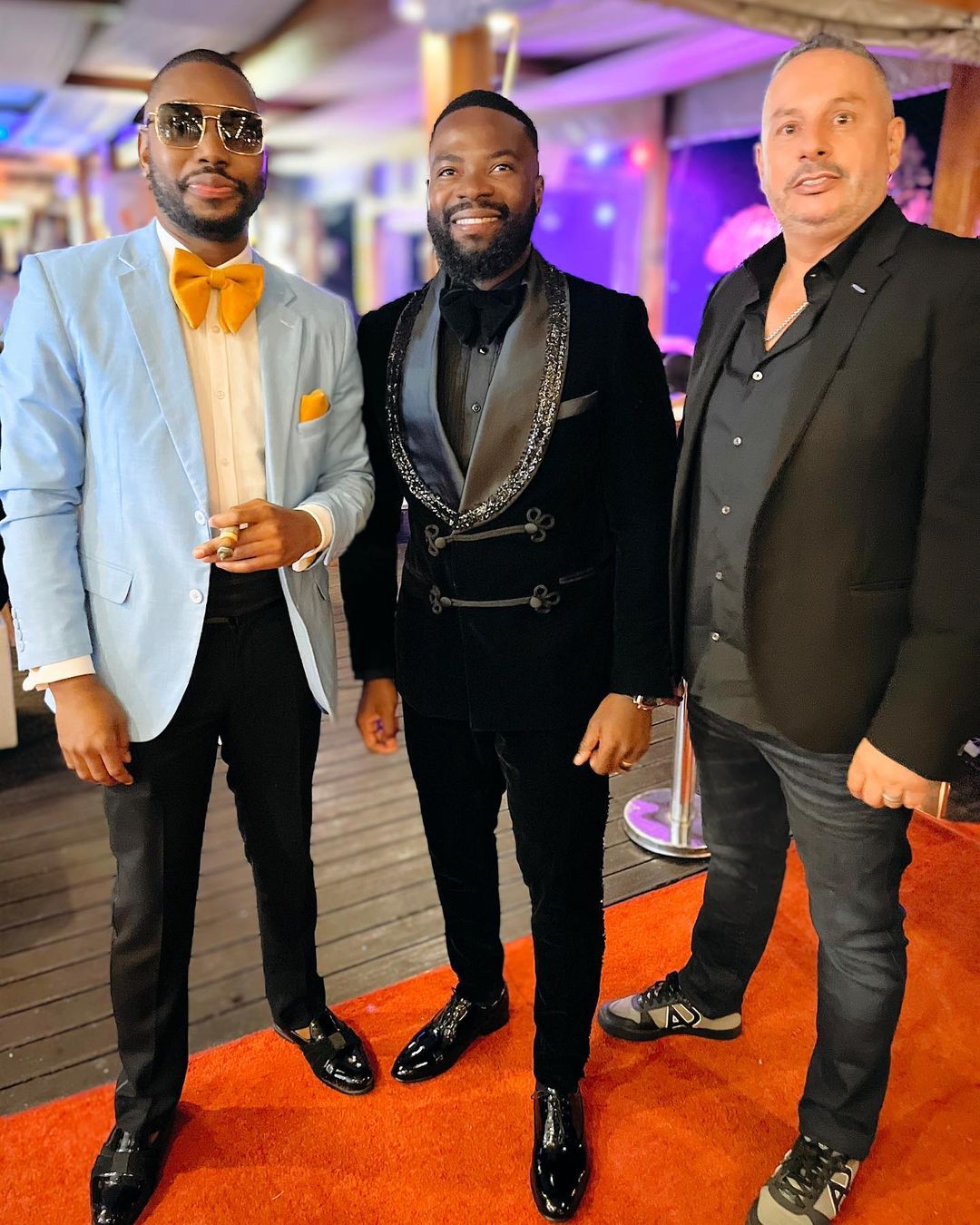 Black Velvet Groom Men Wedding Tuxedos Crystal Beading Outfits Costume Homme Mariage Party Prom Blazer Wear 2 Pieces