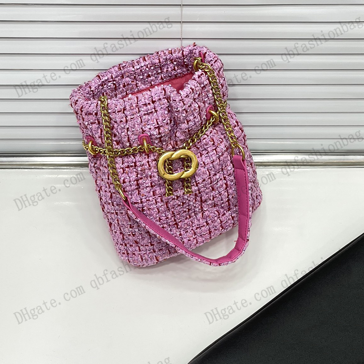 2022Ss Purple Bucket Designer Bag Enamel Tweed Classic Quilted Gold Hardware Chain Purse Shoulder Cross Body French Luxury Large Capacity Handbags Mini Wallet 18CM, Box
2022Ss Purple Bucket Designer Bag Enamel Tweed Classic Quilted Gold Hardware Chain Purse Shoulder Cross Body French Luxury Large Capacity Handbags Mini Wallet 18CM, Box