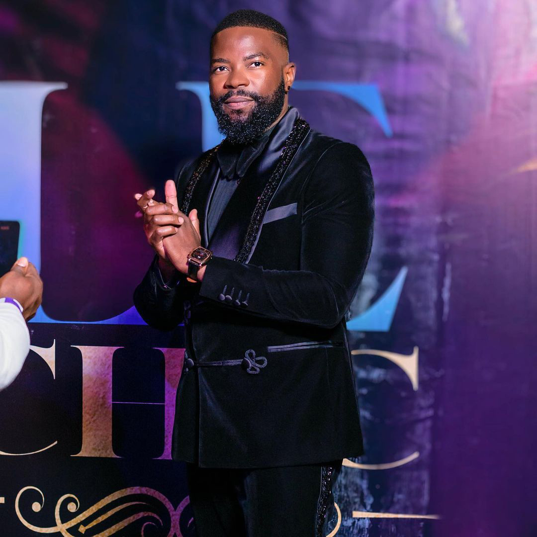 Black Velvet Groom Men Wedding Tuxedos Crystal Beading Outfits Costume Homme Mariage Party Prom Blazer Wear 2 Pieces