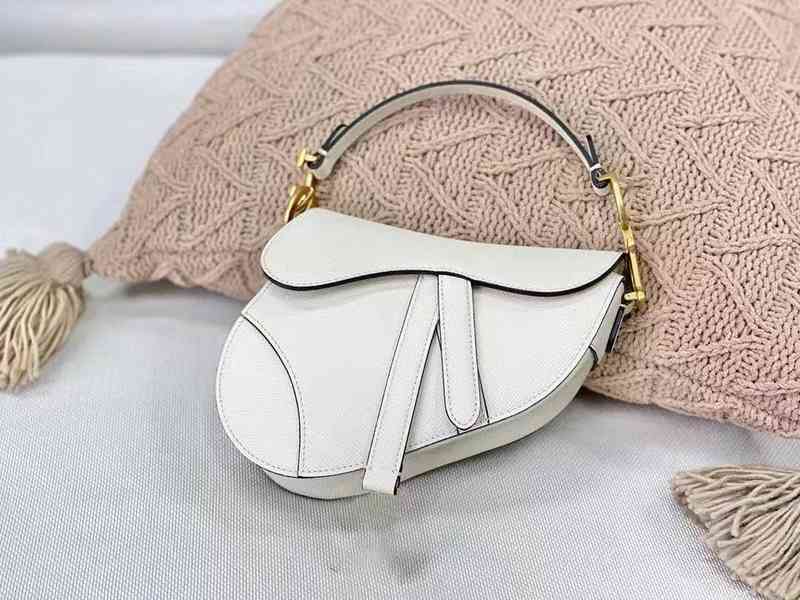 Man Designer Cosmetic Bags ladies oblique embroidery shoulder bag ladies fashion banquet belt box makeup lipstick tubes cosmetics boxes
Man Designer Cosmetic Bags ladies oblique embroidery shoulder bag ladies fashion banquet belt box makeup lipstick tubes cosmetics boxes