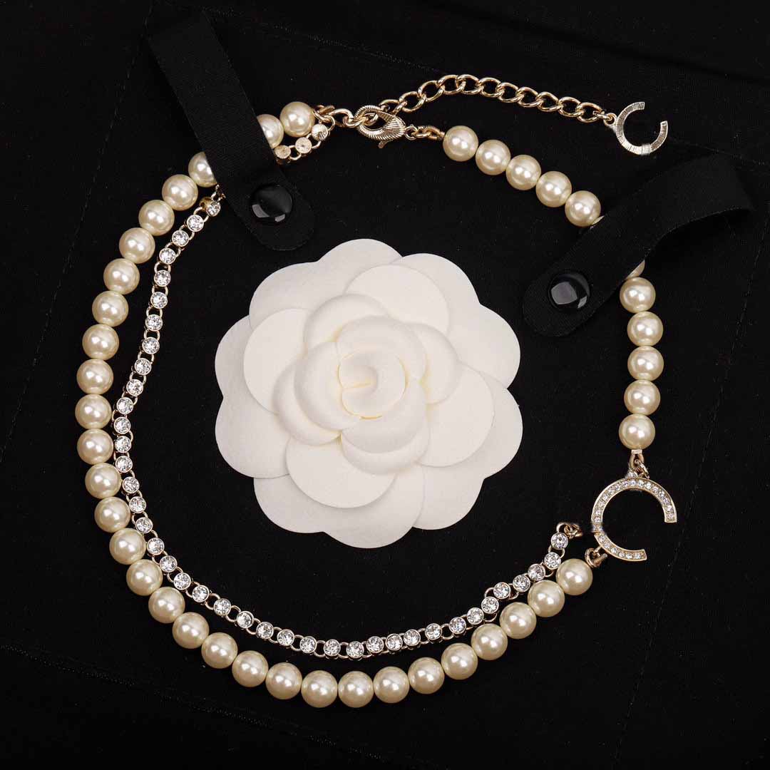 Luxury quality Charm double layers charm pendant necklace with diamond and nature shell beads have box stamp PS7160A
Luxury quality Charm double layers charm pendant necklace with diamond and nature shell beads have box stamp PS7160A