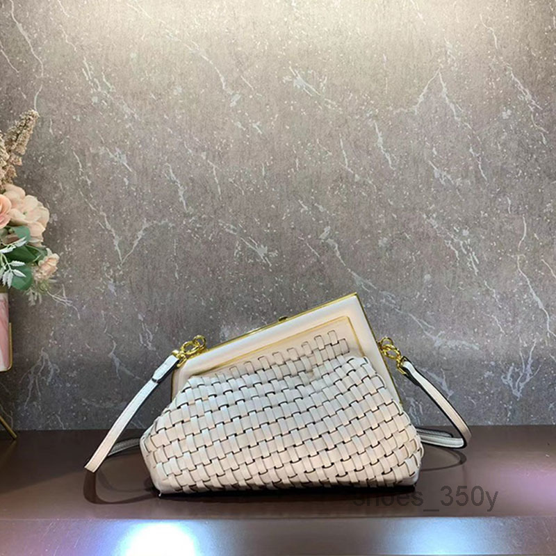 Evening Bags New Genuine Leather Crochet Bags Clip Crossbody Clutch Bags Women Weave Handbag Top Quality Shoulder Dinner Bag Purse Large Seq
Evening Bags New Genuine Leather Crochet Bags Clip Crossbody Clutch Bags Women Weave Handbag Top Quality Shoulder Dinner Bag Purse Large Seq