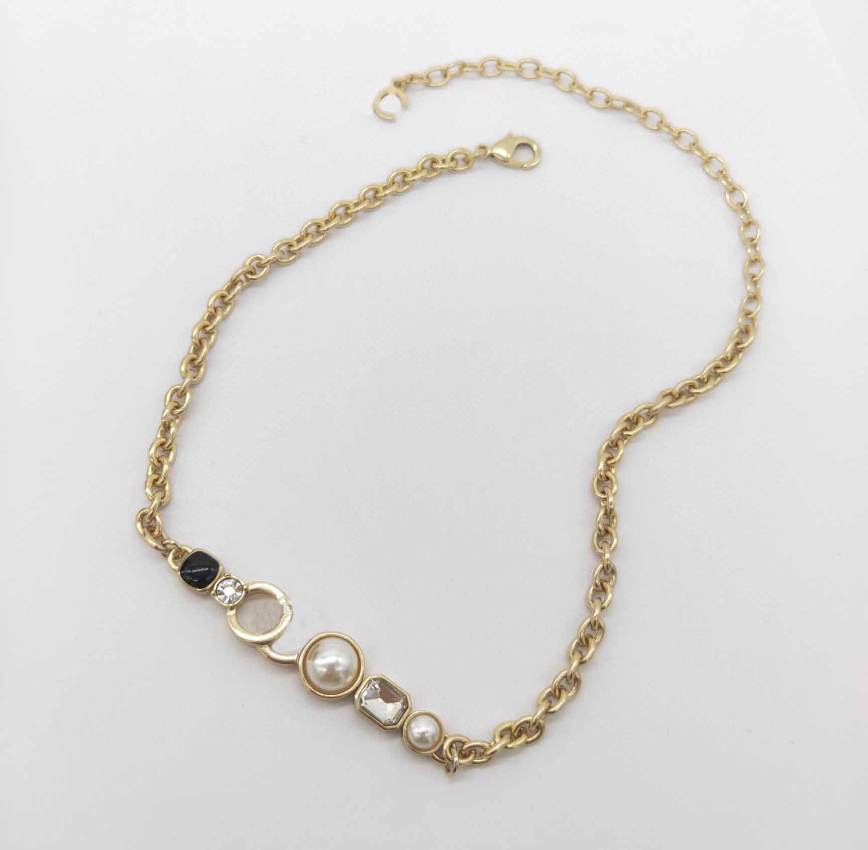 2022 Top quality Charm pendant necklace with white stone and black stone hair clip have box stamp PS7154A
2022 Top quality Charm pendant necklace with white stone and black stone hair clip have box stamp PS7154A
