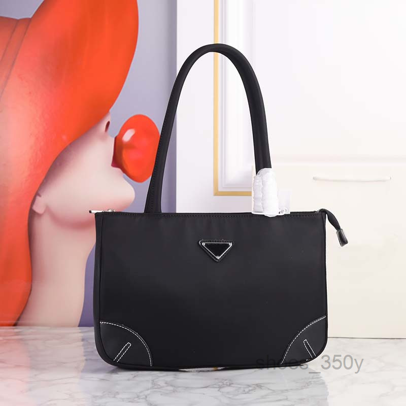 Evening Bags Men Nylon Tote Bag Women Parachute Handbag Underarm Bag Shoulder Shop Bags Purse Zipper Large Capacity Genuine Leather High Qu
Evening Bags Men Nylon Tote Bag Women Parachute Handbag Underarm Bag Shoulder Shop Bags Purse Zipper Large Capacity Genuine Leather High Qu