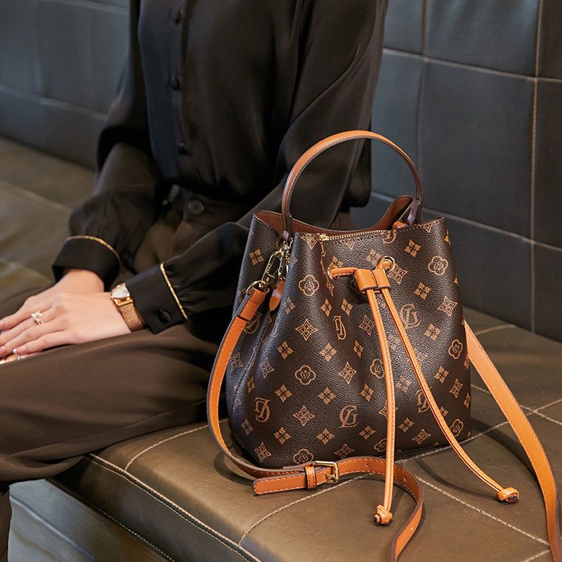 Top Drawstring Shoulder Famous Designer Bucket handbags lady purse Genuine Leather luxury totes Barrel Women Fashion Cross Body high quality String hot Bag