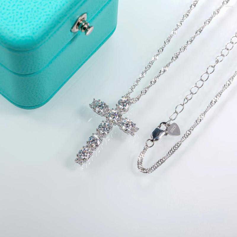 Chains Anu 4MM 2.1 D Color Moissanite Diamond Cross Pendant Necklace 925 Sterling Silver Fine Jewelry Gifts Wholesale
Chains Anu 4MM 2.1 D Color Moissanite Diamond Cross Pendant Necklace 925 Sterling Silver Fine Jewelry Gifts Wholesale