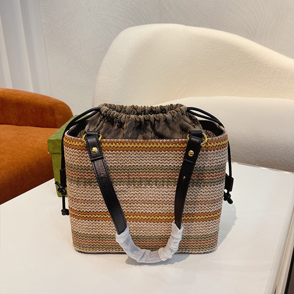 Superior quality Bucket Tote bags Letter Retro pattern handbags Vegetable basket new summer vacation beach straw bag woven bag women's singl
Superior quality Bucket Tote bags Letter Retro pattern handbags Vegetable basket new summer vacation beach straw bag woven bag women's singl