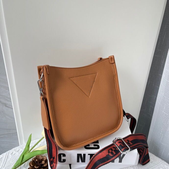 Brand latest 23SS Women's Day Packs Genuine Leather Shoulder Bags for grils High capacity handbag Black brown khaki 4222, Brown 4222
Brand latest 23SS Women's Day Packs Genuine Leather Shoulder Bags for grils High capacity handbag Black brown khaki 4222, Brown 4222