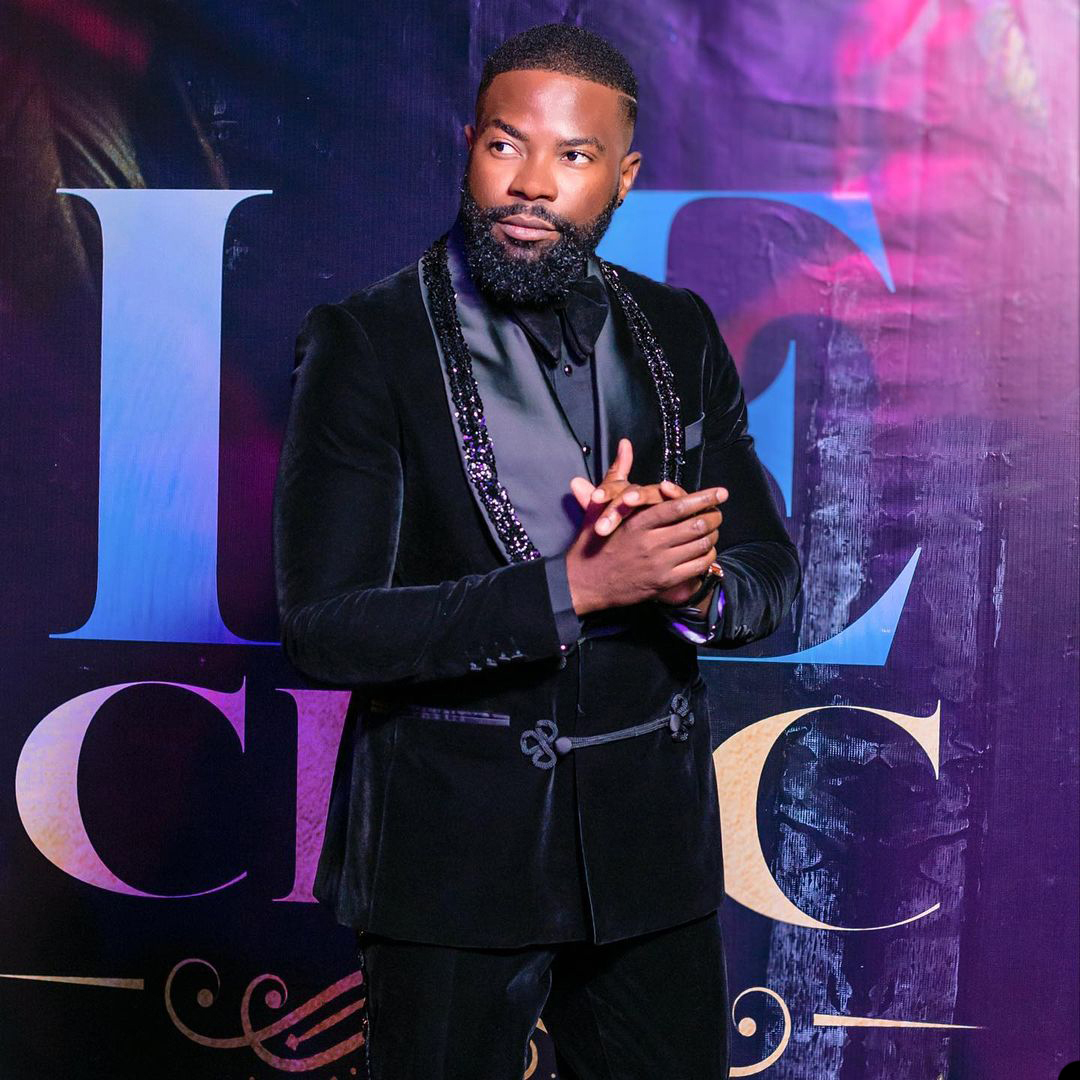 Black Velvet Groom Men Wedding Tuxedos Crystal Beading Outfits Costume Homme Mariage Party Prom Blazer Wear 2 Pieces