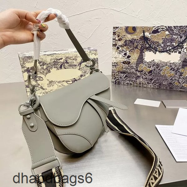 Bags Luxury Bag Christainss Handbag Brand Leather Matte Shoulder Saddle Women Luxurys Fashion Letter High Quality Messenger H103
Bags Luxury Bag Christainss Handbag Brand Leather Matte Shoulder Saddle Women Luxurys Fashion Letter High Quality Messenger H103