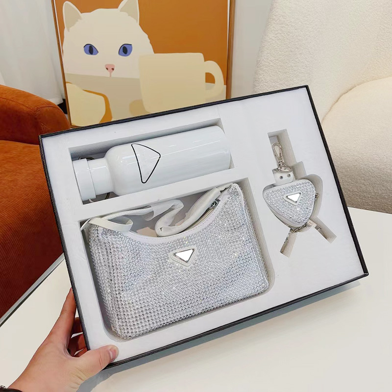 designer Bags Gift Box Handbag Kettle Key Case Coin Purse Shiny Stick Diamond Half Moon Armpit Bag Three Piece Cute Pendant Canvas Hobo Bag Handbags fully-jewelled, Black diamond
designer Bags Gift Box Handbag Kettle Key Case Coin Purse Shiny Stick Diamond Half Moon Armpit Bag Three Piece Cute Pendant Canvas Hobo Bag Handbags fully-jewelled, Black diamond