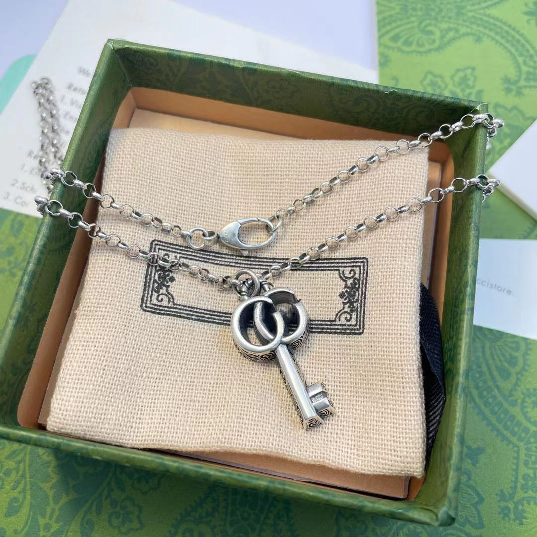 Luxury Designer Necklaces Classic key Pendant Jewelry Retro carving keys Necklacess Couples Party Holiday high quality Gift