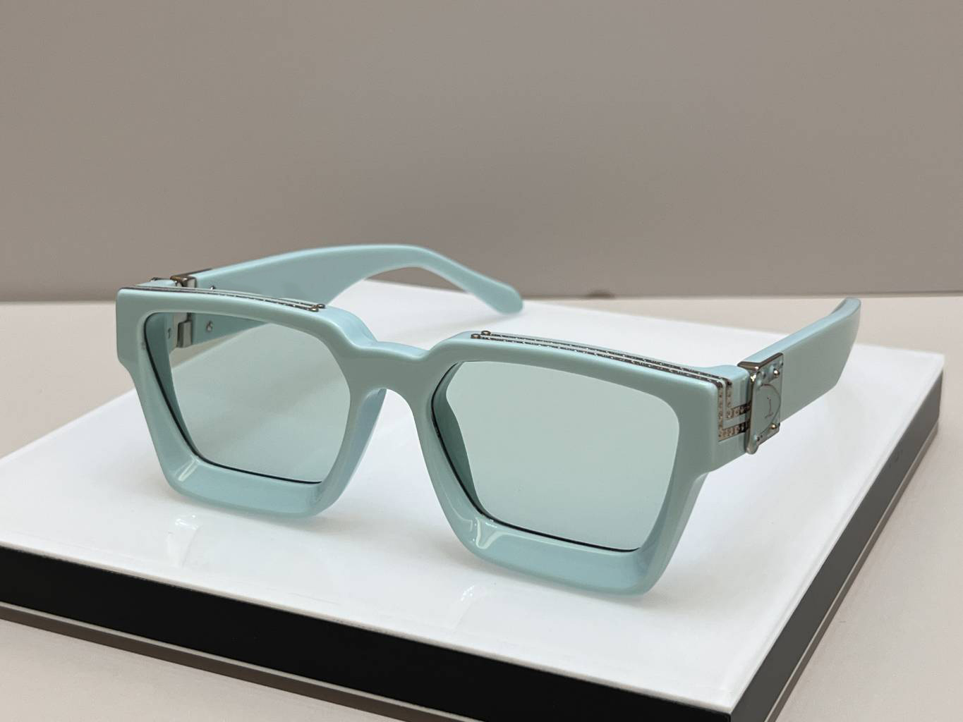 locs Sunglasses designer sunglasses for men and women woman millionaires heatwave mans thickened material fashion eyewear DHRJ
locs Sunglasses designer sunglasses for men and women woman millionaires heatwave mans thickened material fashion eyewear DHRJ