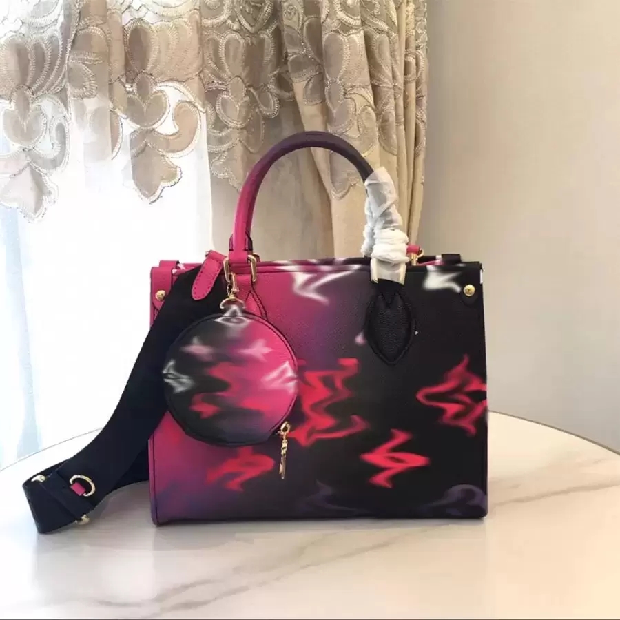ONTHEGO MM books tote bag lady designer practical Large capacity plain cross body shoulder handbags women Fashion bag great coin purse crossbody wallets birkins
ONTHEGO MM books tote bag lady designer practical Large capacity plain cross body shoulder handbags women Fashion bag great coin purse crossbody wallets birkins