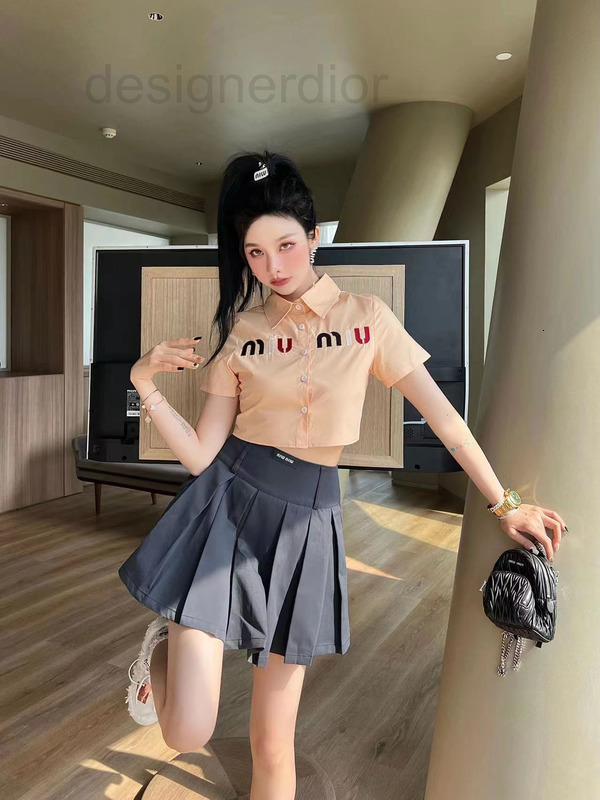 Women' Tracksuits designer M22 spring summer new embroidered shirt Pleated skirt low key luxury 81IK, 2# packing bag
Women' Tracksuits designer M22 spring summer new embroidered shirt Pleated skirt low key luxury 81IK, 2# packing bag