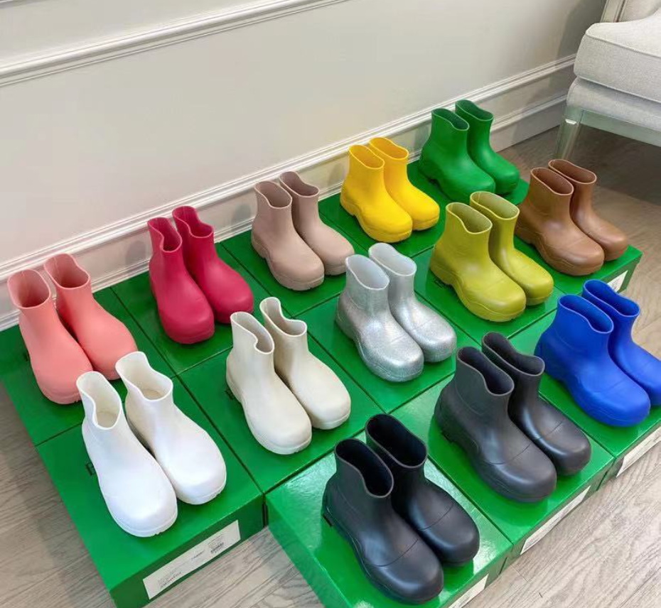 Ankle Boots Rain Boot Puddle Candy Colors Designer Luxury Women Thick Bottom Height Rubber Womens For Platform Pvc Black White Red
Ankle Boots Rain Boot Puddle Candy Colors Designer Luxury Women Thick Bottom Height Rubber Womens For Platform Pvc Black White Red