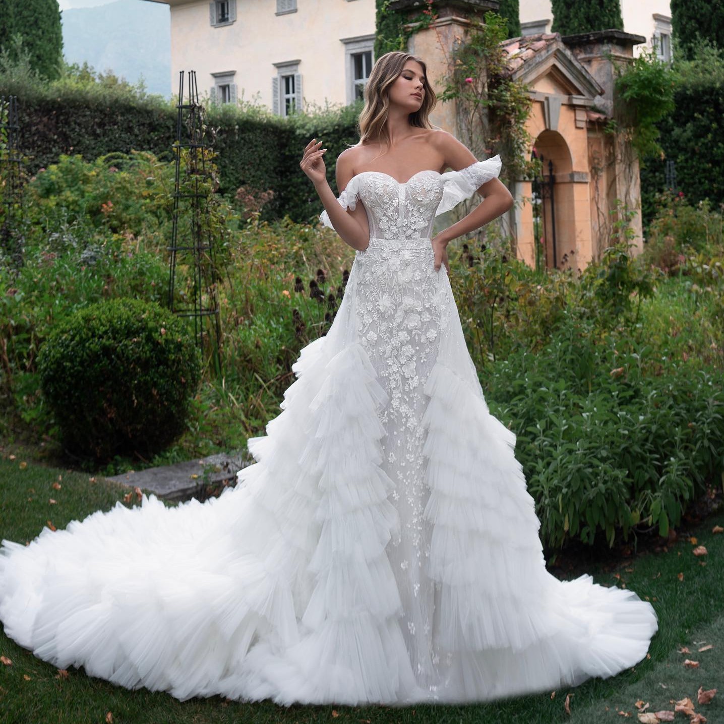 Lace Mermaid Fabulous Wedding Dresses Appliqued Bridal Gowns With Ruffled Detachable Train Off The Shoulder Neck Plus Size Robe De Mariee