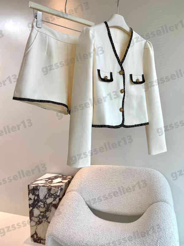 Luxury Designer WomensTwo Pieces Dress Fashion Brand Two-piece Sets Woolen V-Neck Long Sleeves Jacket And Shorts Suits, Extra shipping
Luxury Designer WomensTwo Pieces Dress Fashion Brand Two-piece Sets Woolen V-Neck Long Sleeves Jacket And Shorts Suits, Extra shipping