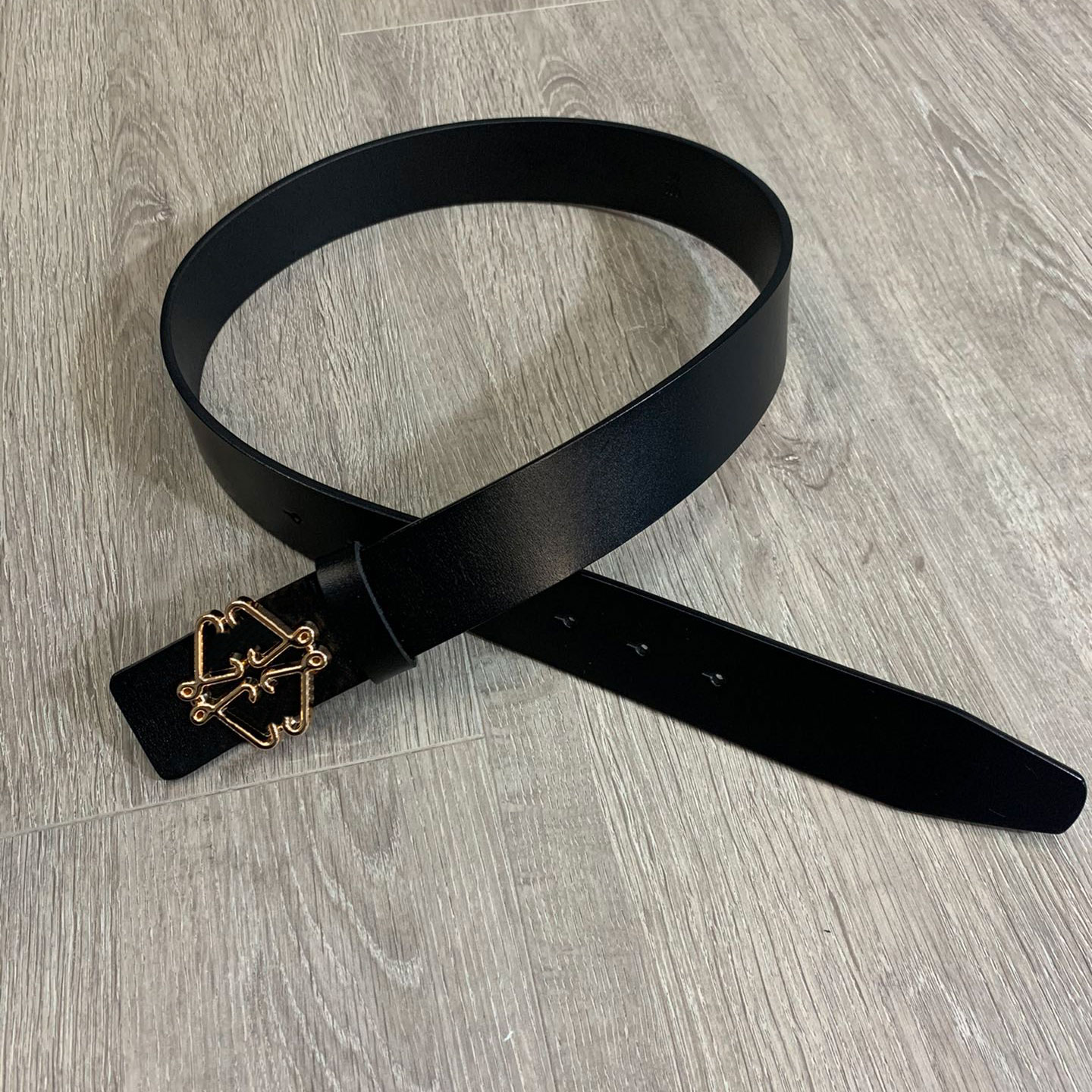 Luxury designer belts classic solid color women's belts men designers automatic gold silver black buckle belt 5 colors width 4cm size 95-125 casual fashion goods nices
Luxury designer belts classic solid color women's belts men designers automatic gold silver black buckle belt 5 colors width 4cm size 95-125 casual fashion goods nices