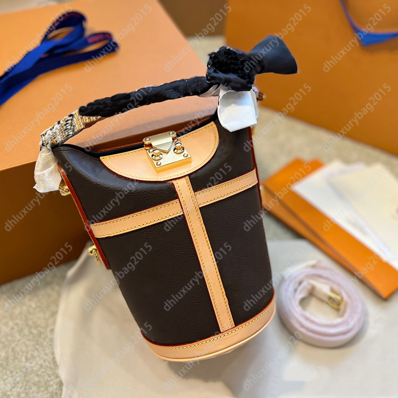 Luxury Flower Crossbody Vintage Handbags Ribbons Shoulder Bags Party Cross Body Designer Handbag Barrel-shaped Tote Bags Shopping Women Letters Leather wallets, Increase freight
Luxury Flower Crossbody Vintage Handbags Ribbons Shoulder Bags Party Cross Body Designer Handbag Barrel-shaped Tote Bags Shopping Women Letters Leather wallets, Increase freight