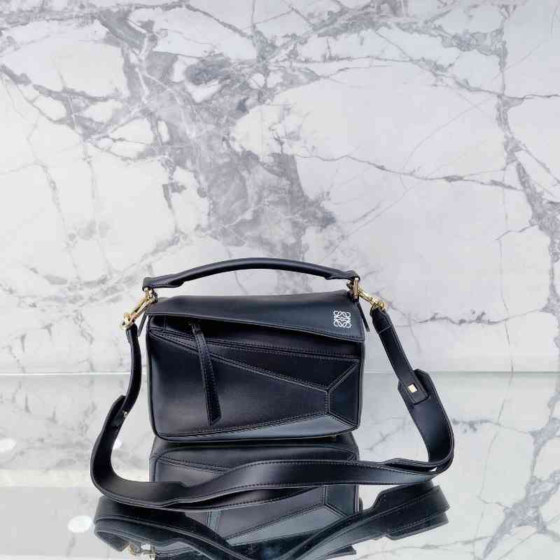 Designer bags Loew's fashion tote bag woman's handbag Geometric Puzzle Women Hand Bag Fashion Casual Shoulder Cross high quality fashion brand single shoulder, Red
Designer bags Loew's fashion tote bag woman's handbag Geometric Puzzle Women Hand Bag Fashion Casual Shoulder Cross high quality fashion brand single shoulder, Red