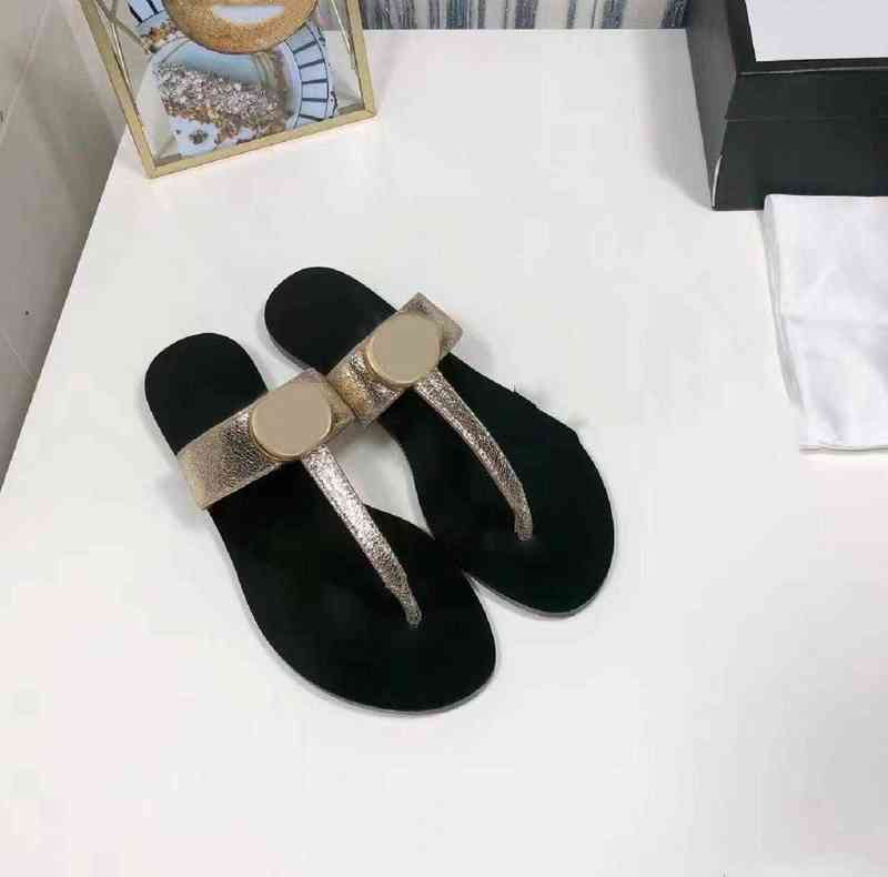 Slippers Designer T-shaped Sandals Wear-resisting Beach Flip-flops Black Leather Lady Classic Fashion Flat Bottom
Slippers Designer T-shaped Sandals Wear-resisting Beach Flip-flops Black Leather Lady Classic Fashion Flat Bottom