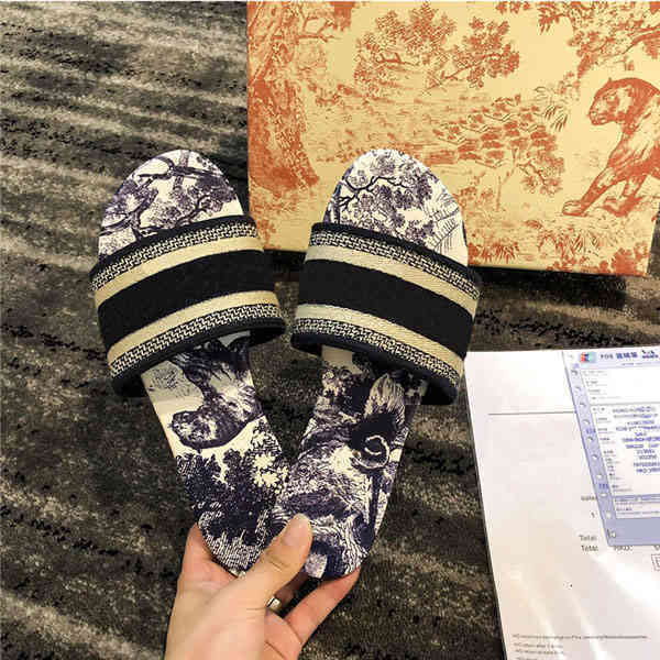 Slippers Luxury 2022fashion Classic d Women Sandals Slide Summer Designer Leather Rubber Flip Flops Shoe Outdoor Beach Shoes Large