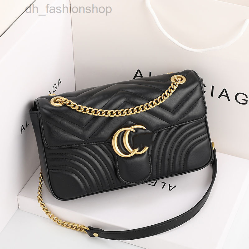 Women luxurys designers bags High Quality Marmont Velvet Shoulder Handbags Purses Gold Chain Fashion letter Crossbody Bag, Red 26cm
Women luxurys designers bags High Quality Marmont Velvet Shoulder Handbags Purses Gold Chain Fashion letter Crossbody Bag, Red 26cm