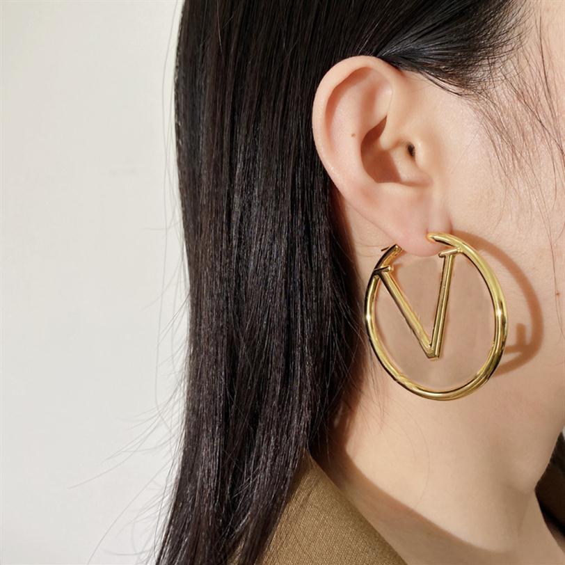 2022 Women Designer Hoops Earrings Fashion Womens 5cm Circle Simple Gold Earring Jewelry Luxurys Designers Earrings Studs Hoops 22030702209
2022 Women Designer Hoops Earrings Fashion Womens 5cm Circle Simple Gold Earring Jewelry Luxurys Designers Earrings Studs Hoops 22030702209