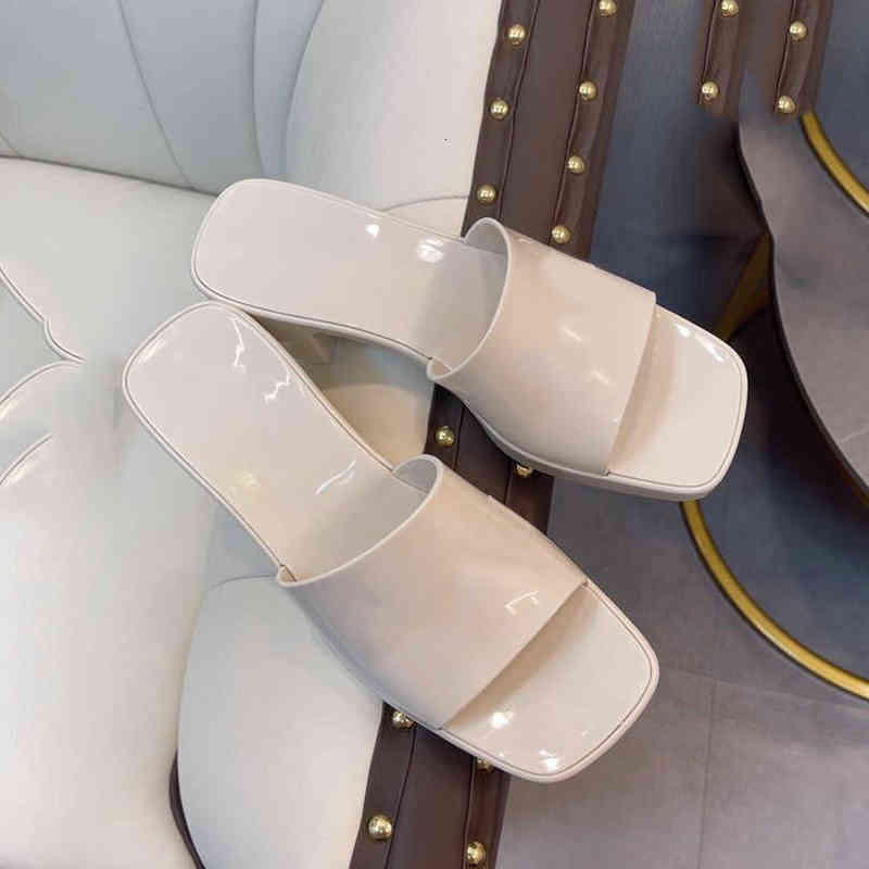 Sandals Designer Jelly Slides High Heels Casual Shoes Fashion Italy Black Red White Platform Leather Rubber for Women Woman Slippers
Sandals Designer Jelly Slides High Heels Casual Shoes Fashion Italy Black Red White Platform Leather Rubber for Women Woman Slippers