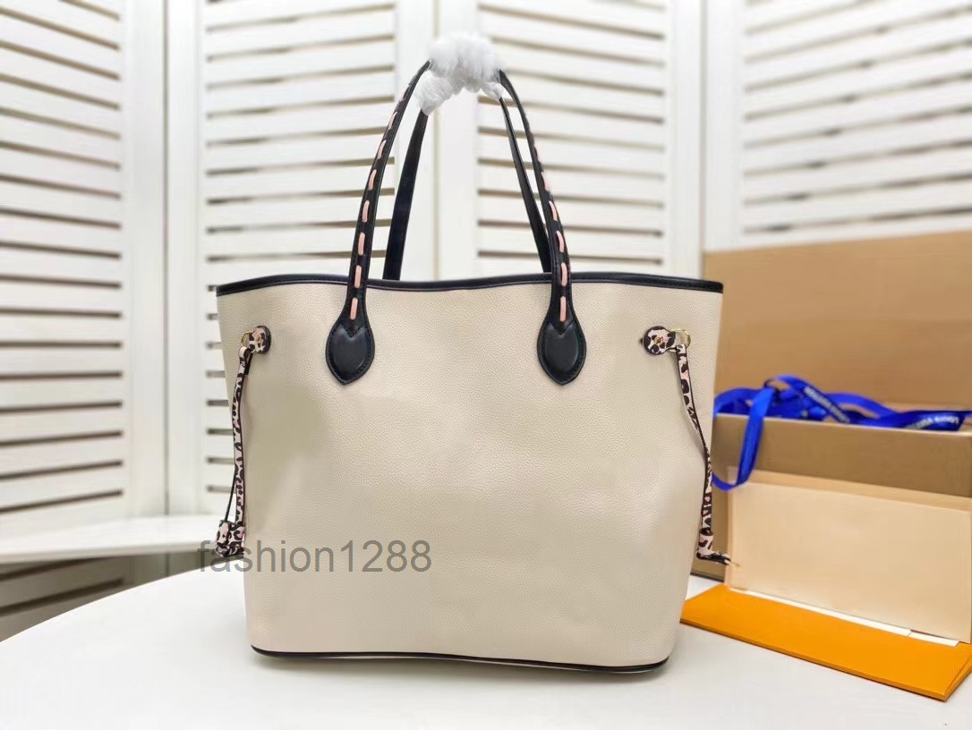 Wholesale Wild At Heart Totes Handbags Composite Bags WOMEN Medium Embossing Genuine Leather Leopard Print Shopping Bag M45856
Wholesale Wild At Heart Totes Handbags Composite Bags WOMEN Medium Embossing Genuine Leather Leopard Print Shopping Bag M45856
