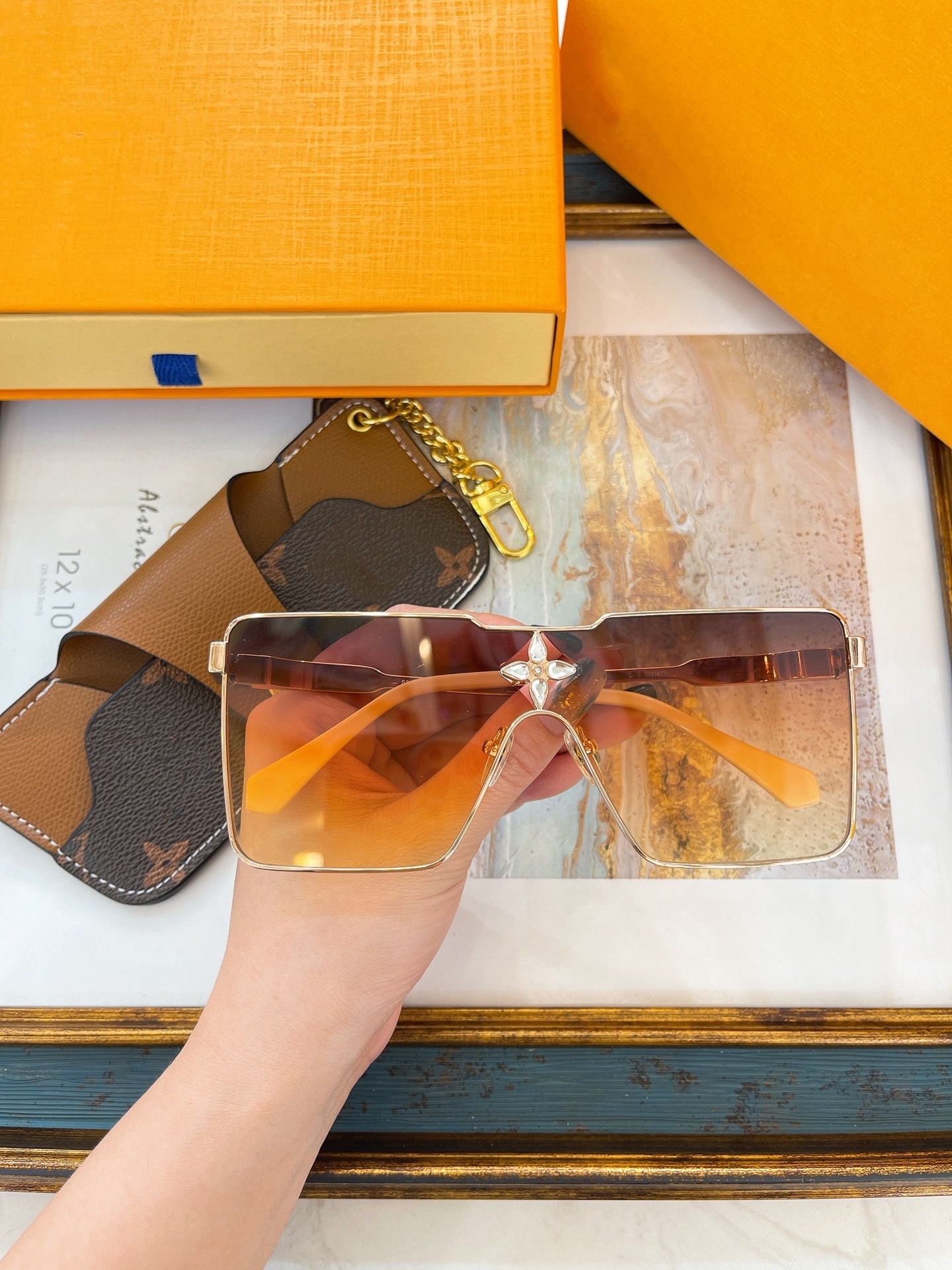 Designer Sunglasses For Women and Men Fashion Model Special UV 400 Protection Double Beam Frame Outdoor Brand Design Alloy Top Quality Cyclone Sunglasses21700
Designer Sunglasses For Women and Men Fashion Model Special UV 400 Protection Double Beam Frame Outdoor Brand Design Alloy Top Quality Cyclone Sunglasses21700